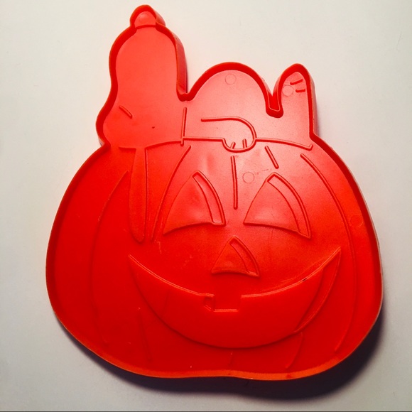 Vintage Snoopy and Great Pumpkin X-Large Plastic Cookie Cutter - Picture 1 of 2